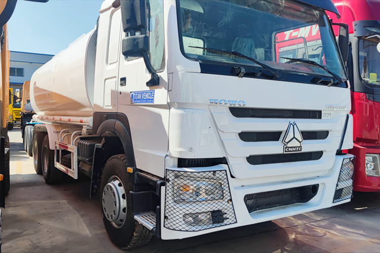 SINOTRUK Water Sprinkler Tanker for Sale in Malawi - Caminhão tanque: foto 5 SINOTRUK Water Sprinkler Tanker for Sale in Malawi - Caminhão tanque: foto 5