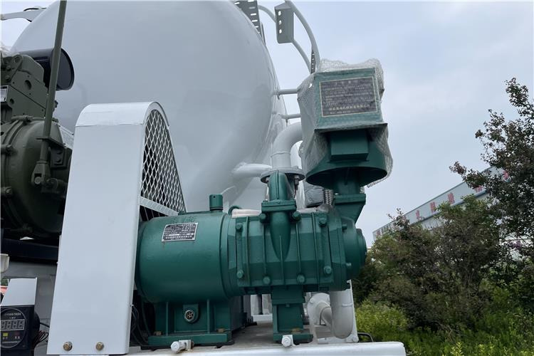 TITAN 3 Axle Dry Bulker Cement Tanker Trailer for Sale In Saudi Arabia - Semi-reboque: foto 3 TITAN 3 Axle Dry Bulker Cement Tanker Trailer for Sale In Saudi Arabia - Semi-reboque: foto 3