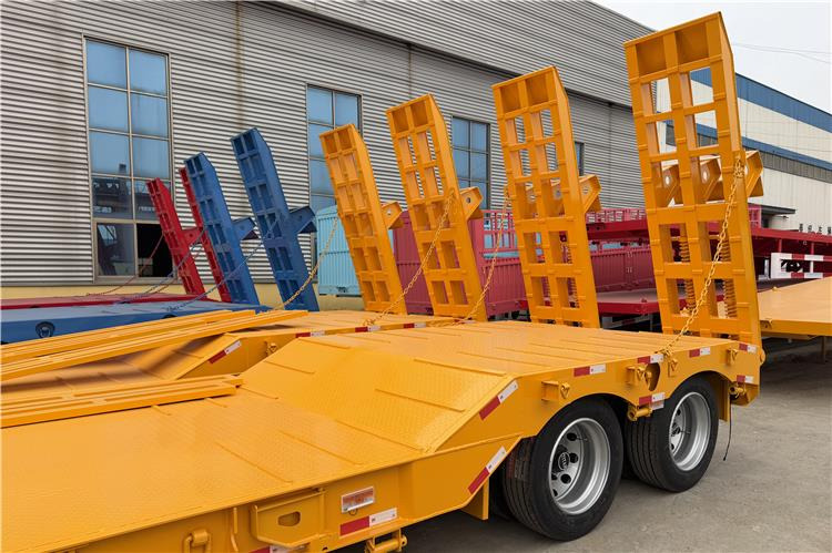 TITAN 2 Axle 50 Ton Low Bed Trailer for Sale In Nigeria Lagos - Semi-reboque baixa: foto 3 TITAN 2 Axle 50 Ton Low Bed Trailer for Sale In Nigeria Lagos - Semi-reboque baixa: foto 3