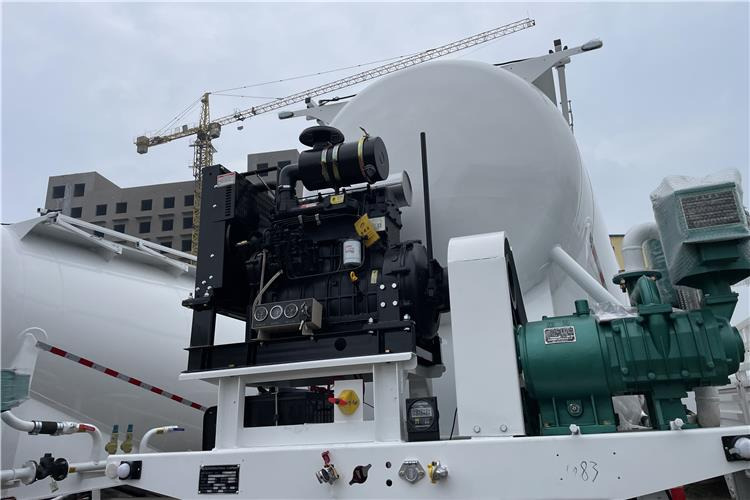 TITAN 3 Axle 30CBM Cement Tanker Trailer with Air Suspension In Saudi Arabia - Semirreboque tanque: foto 2 TITAN 3 Axle 30CBM Cement Tanker Trailer with Air Suspension In Saudi Arabia - Semirreboque tanque: foto 2