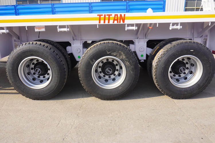 TITAN 3 Axle 40 FT Flatbed Trailer with Front Board - Semi-reboque plataforma/ Caixa aberta: foto 5 TITAN 3 Axle 40 FT Flatbed Trailer with Front Board - Semi-reboque plataforma/ Caixa aberta: foto 5