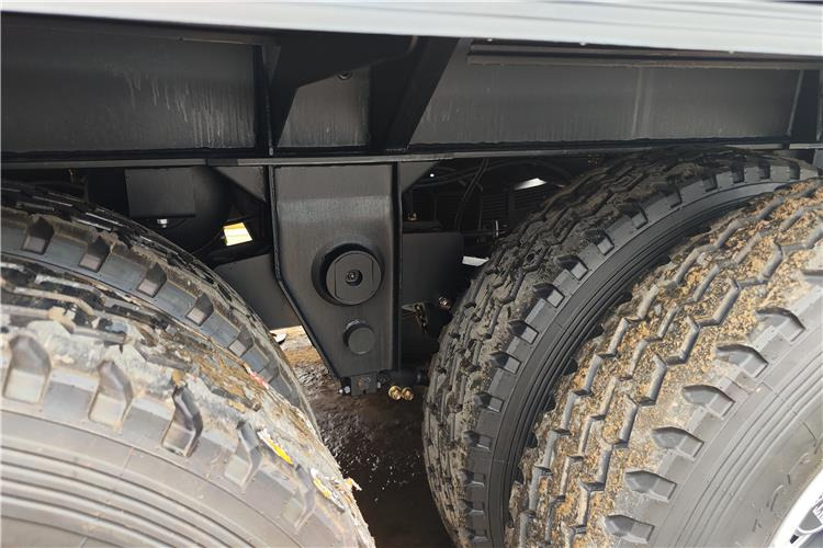 Semirreboque tanque para transporte de betume novo TITAN 3 Axle Bitumen Asphalt Tanker Trailer for Sale In Nigeria: foto 6