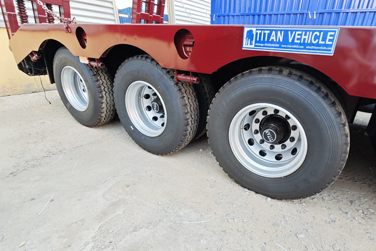 TITAN 3 Axle Low Bed Trailer for Sale in Saudi Arabia - Semi-reboque baixa: foto 5 TITAN 3 Axle Low Bed Trailer for Sale in Saudi Arabia - Semi-reboque baixa: foto 5