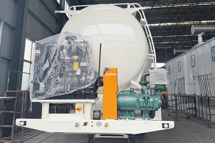TITAN Dry Bulk Tanker Trailer for Sale in Saudi Arabia - Semirreboque tanque: foto 3 TITAN Dry Bulk Tanker Trailer for Sale in Saudi Arabia - Semirreboque tanque: foto 3