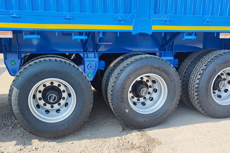 TITAN Livestock Trailer for Sale in Ghana - Semi-reboque transporte de gado: foto 2 TITAN Livestock Trailer for Sale in Ghana - Semi-reboque transporte de gado: foto 2