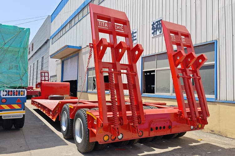 TITAN Lowbed Trailer for Sale in Saudi Arabia - Semi-reboque baixa: foto 1 TITAN Lowbed Trailer for Sale in Saudi Arabia - Semi-reboque baixa: foto 1