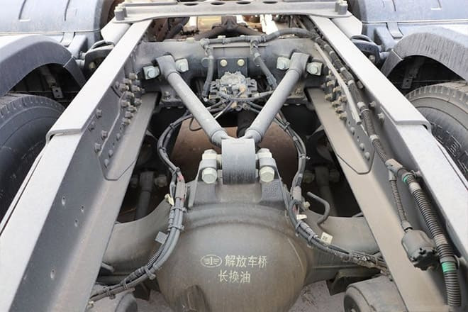 FAW Faw J6P 6X4 Tractor Head for Sale in Angola - Tractor: foto 4 FAW Faw J6P 6X4 Tractor Head for Sale in Angola - Tractor: foto 4