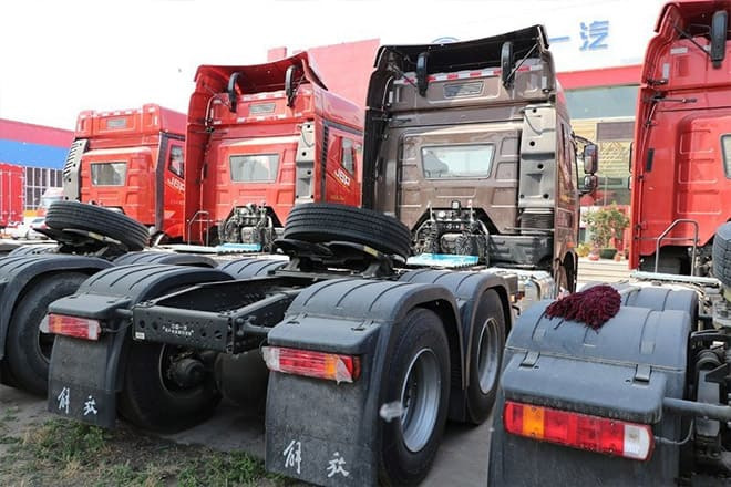 FAW Faw J6P 6X4 Tractor Head for Sale in Angola - Tractor: foto 3 FAW Faw J6P 6X4 Tractor Head for Sale in Angola - Tractor: foto 3