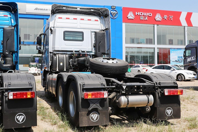 FOTON Foton 6x4 Tractor Head for Sale in Tanzania - Tractor: foto 4 FOTON Foton 6x4 Tractor Head for Sale in Tanzania - Tractor: foto 4