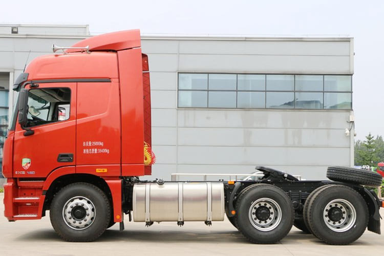 FOTON Foton Auman Gtl 6x4 Tractor Head for Sale in Sierra Leone - Tractor: foto 2 FOTON Foton Auman Gtl 6x4 Tractor Head for Sale in Sierra Leone - Tractor: foto 2