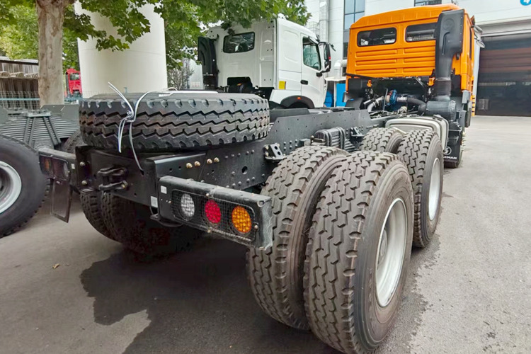 SHACMAN F3000 Shacman Truck Head for Sale in Saudi Arabia - Tractor: foto 3 SHACMAN F3000 Shacman Truck Head for Sale in Saudi Arabia - Tractor: foto 3