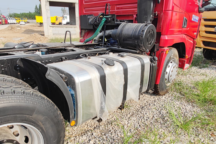 SHACMAN Second Hand Shacman Tractor Trailer for Sale in Tanzania - Tractor: foto 5 SHACMAN Second Hand Shacman Tractor Trailer for Sale in Tanzania - Tractor: foto 5