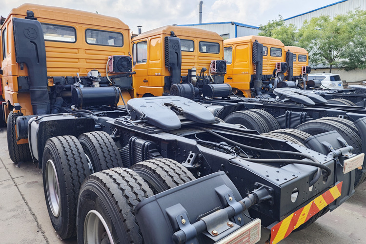 SHACMAN Used Shacman Truck Tractor for Sale in Jamaica - Tractor: foto 3 SHACMAN Used Shacman Truck Tractor for Sale in Jamaica - Tractor: foto 3