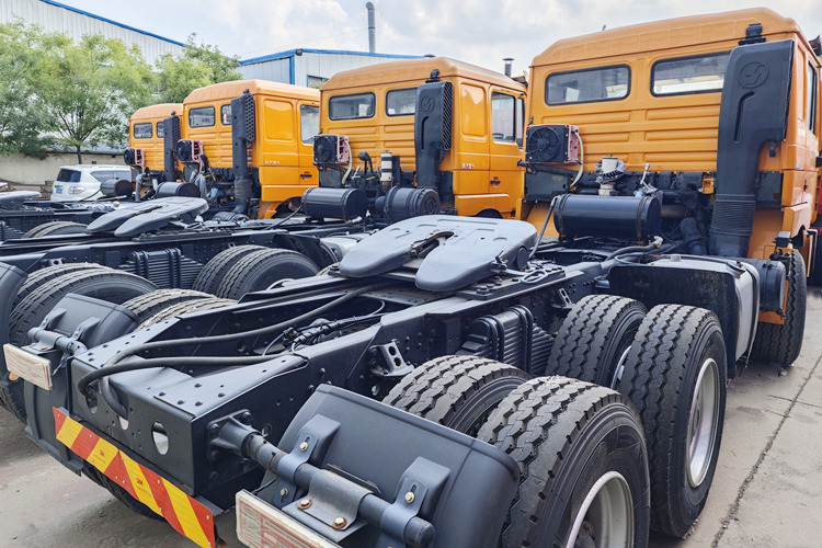 SHACMAN Used Shacman Truck Tractor for Sale in Jamaica - Tractor: foto 4 SHACMAN Used Shacman Truck Tractor for Sale in Jamaica - Tractor: foto 4