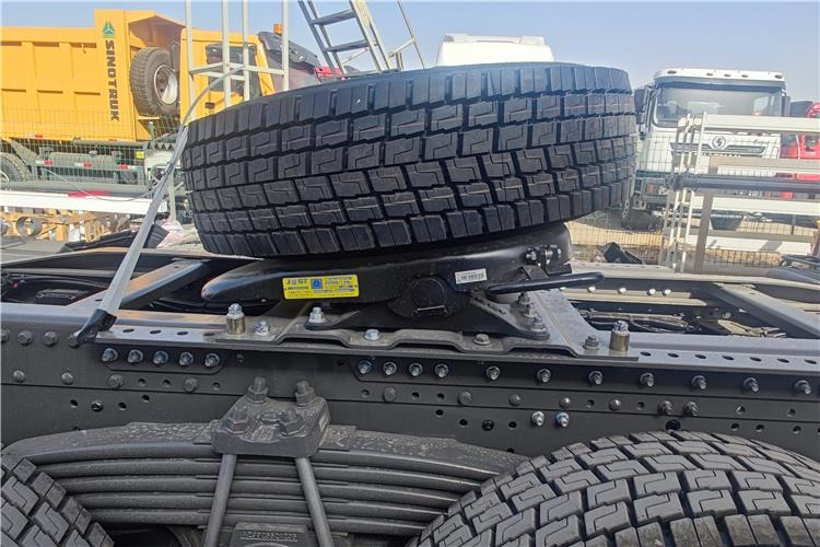 SINOTRUK Howo 6x4 Truck Price 380 HP Tractor Head for Sale In Zambia - Tractor: foto 5 SINOTRUK Howo 6x4 Truck Price 380 HP Tractor Head for Sale In Zambia - Tractor: foto 5