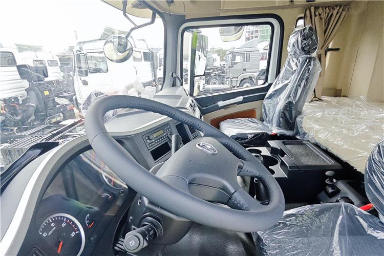 Shacman Shacman X3000 Truck Head 6x4 for Sale In Zambia - Tractor: foto 5 Shacman Shacman X3000 Truck Head 6x4 for Sale In Zambia - Tractor: foto 5