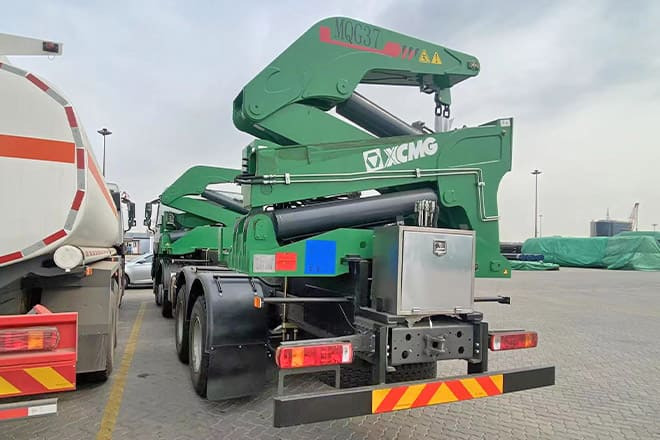 XCMG 20Ft Container Side Loader Truck for Sale in Tanzania - Camião transportador de contêineres/ Caixa móvel: foto 3 XCMG 20Ft Container Side Loader Truck for Sale in Tanzania - Camião transportador de contêineres/ Caixa móvel: foto 3