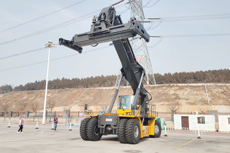XCMG Container Reach Stacker for Sale in Ghana - Manipulador de contentor: foto 3 XCMG Container Reach Stacker for Sale in Ghana - Manipulador de contentor: foto 3