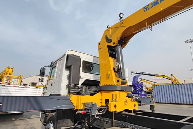 XCMG Lorry Mounted Crane for Sale in Brazil - Camião grua: foto 4 XCMG Lorry Mounted Crane for Sale in Brazil - Camião grua: foto 4