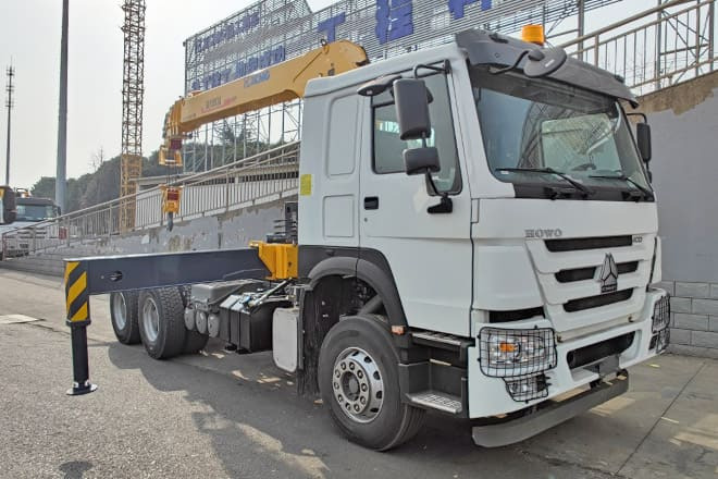 XCMG Lorry Mounted Crane for Sale in Brazil - Camião grua: foto 2 XCMG Lorry Mounted Crane for Sale in Brazil - Camião grua: foto 2