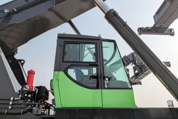 XCMG Reach Stacker Price for Sale in Guyana - Manipulador de contentor: foto 4 XCMG Reach Stacker Price for Sale in Guyana - Manipulador de contentor: foto 4