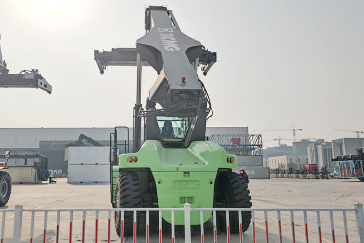 XCMG Reach Stacker Price for Sale in Guyana - Manipulador de contentor: foto 3 XCMG Reach Stacker Price for Sale in Guyana - Manipulador de contentor: foto 3