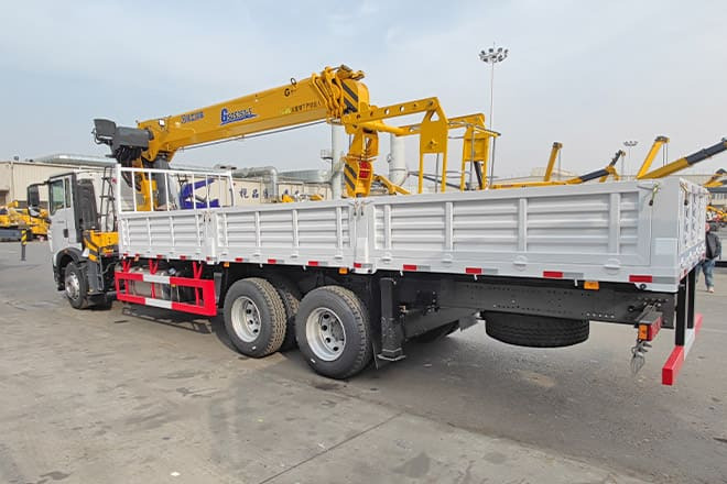 XCMG Truck Mounted Crane for Sale in Algeria - Camião grua: foto 3 XCMG Truck Mounted Crane for Sale in Algeria - Camião grua: foto 3