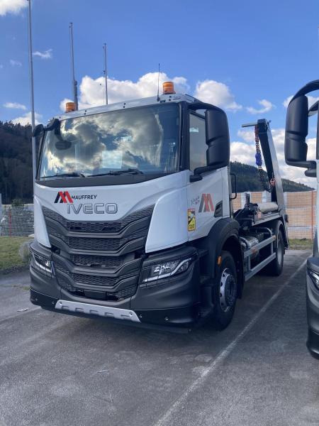 Iveco X-WAY 360 - Camião multibenne: foto 2 Iveco X-WAY 360 - Camião multibenne: foto 2