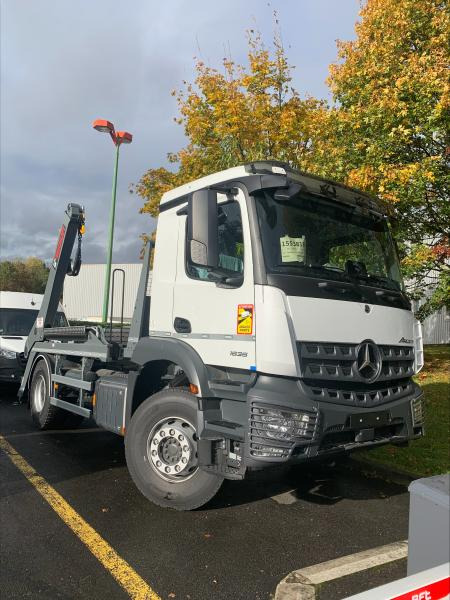 Mercedes Actros 1835 - Camião multibenne: foto 2 Mercedes Actros 1835 - Camião multibenne: foto 2