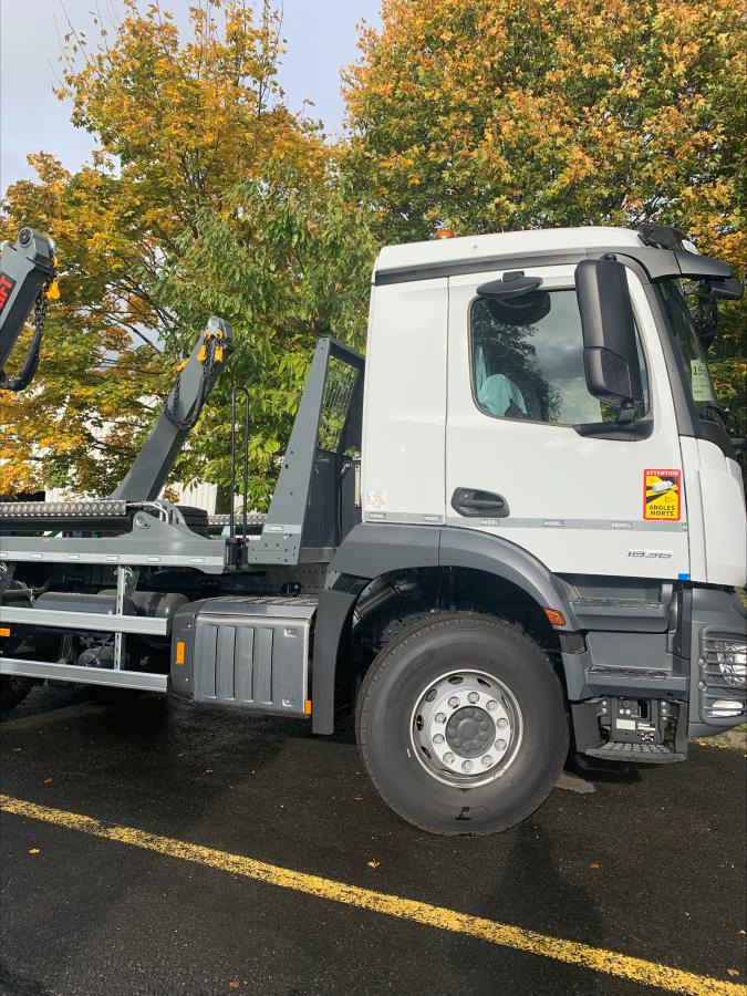 Mercedes Actros 1835 - Camião multibenne: foto 1 Mercedes Actros 1835 - Camião multibenne: foto 1