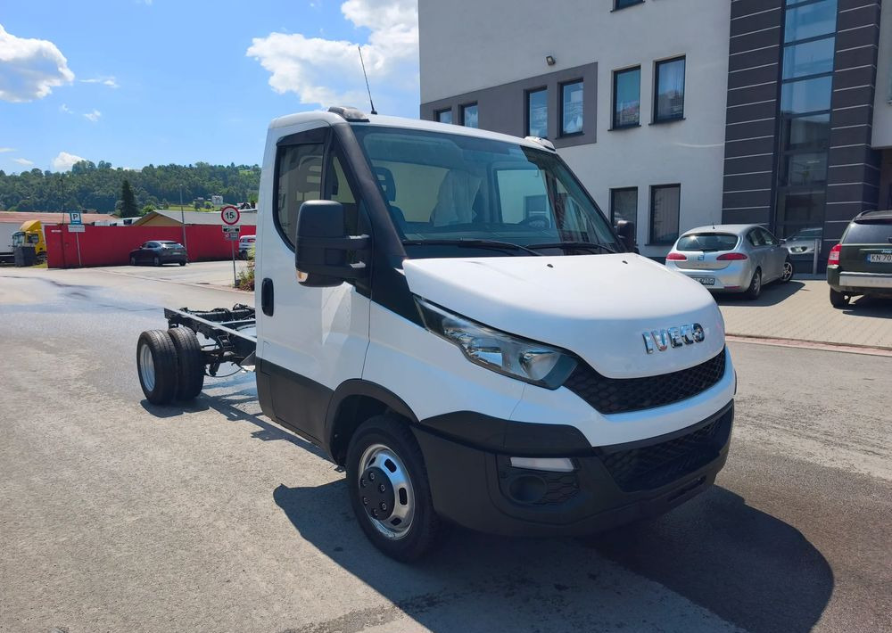 Iveco DAILY 35c14 2.3 hpi rama do zabudowy, 3,75 rozstaw - Camião chassi: foto 3 Iveco DAILY 35c14 2.3 hpi rama do zabudowy, 3,75 rozstaw - Camião chassi: foto 3