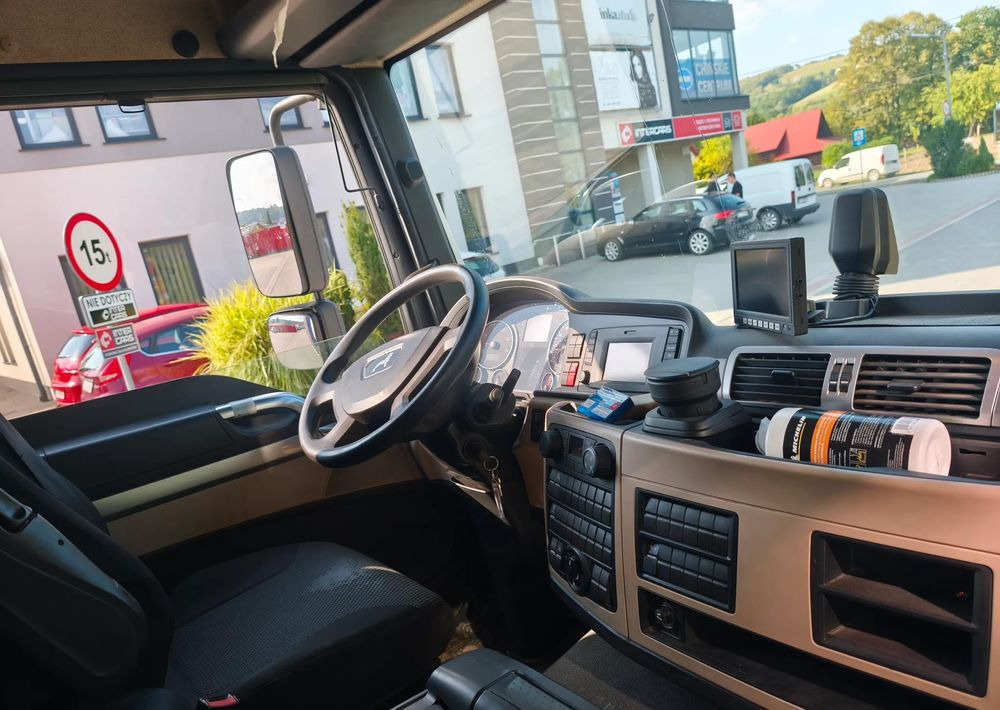 MAN TGL 12.250 kontener 6,2 , winda - Camião furgão: foto 4 MAN TGL 12.250 kontener 6,2 , winda - Camião furgão: foto 4