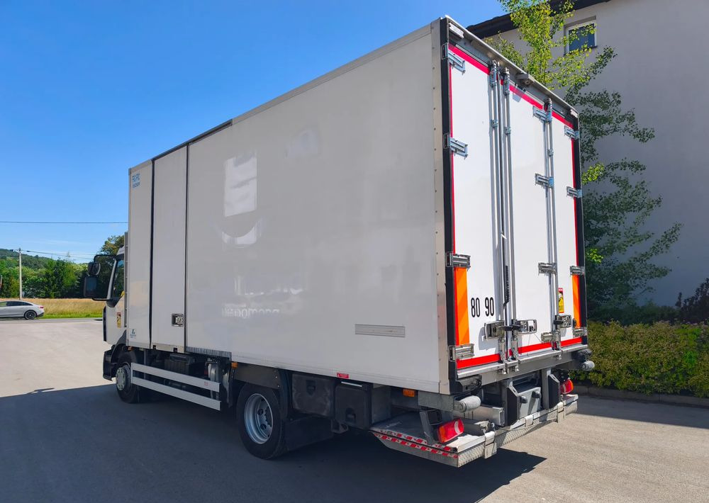 Renault GAMA D 12.210 chłodnia izoterma 14 palet poduszka - Camião frigorífico: foto 2 Renault GAMA D 12.210 chłodnia izoterma 14 palet poduszka - Camião frigorífico: foto 2