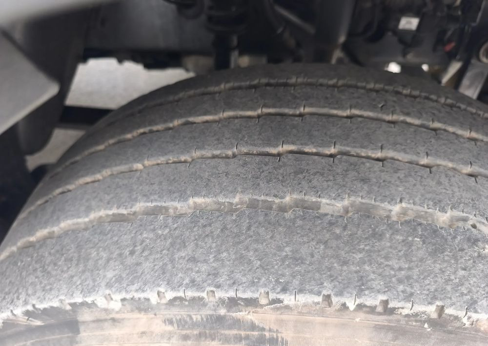 Renault GAMA D 14.210 chłodnia izoterma 16 palet poduszka - Camião frigorífico: foto 5 Renault GAMA D 14.210 chłodnia izoterma 16 palet poduszka - Camião frigorífico: foto 5