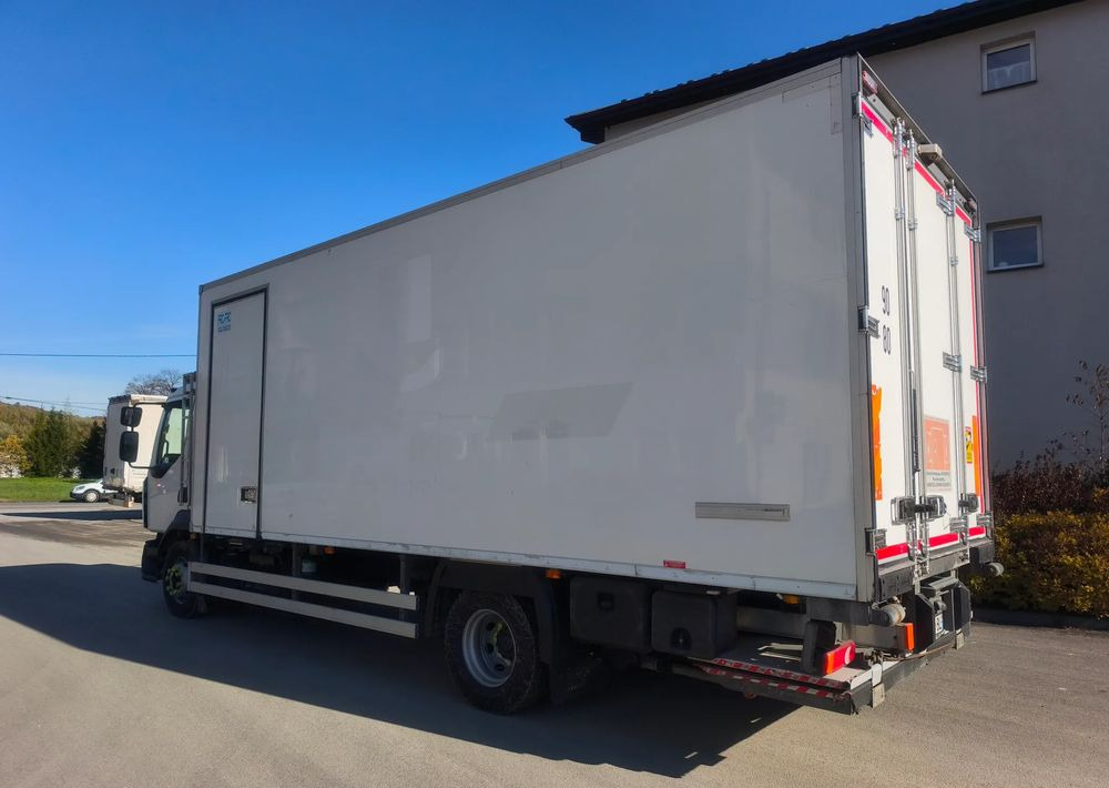 Renault GAMA D 16.250 chłodnia izoterma 16 palet klima - Camião frigorífico: foto 4 Renault GAMA D 16.250 chłodnia izoterma 16 palet klima - Camião frigorífico: foto 4