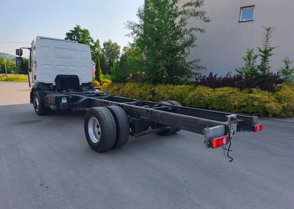 Renault Gama D 16.250 rama do zabudowy poduszka blokada mostu - Camião chassi: foto 4 Renault Gama D 16.250 rama do zabudowy poduszka blokada mostu - Camião chassi: foto 4