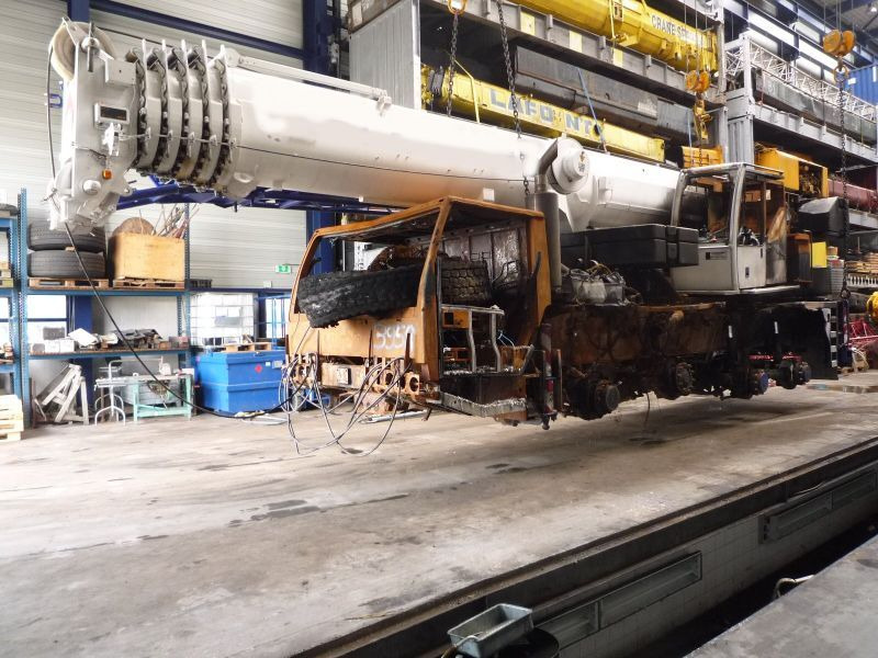 Liebherr LTM 1070-4.2 for parts - Grua móvel: foto 1 Liebherr LTM 1070-4.2 for parts - Grua móvel: foto 1