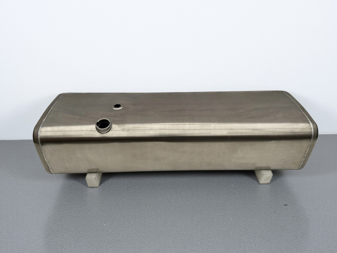 IVECO - Tanque de combustível: foto 1 IVECO - Tanque de combustível: foto 1