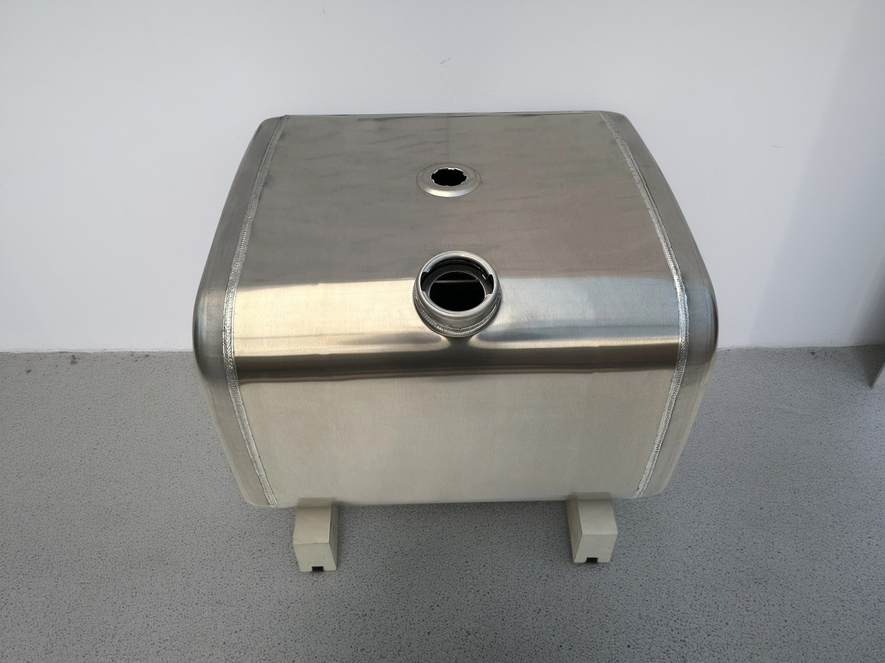 IVECO - Tanque de combustível: foto 1 IVECO - Tanque de combustível: foto 1