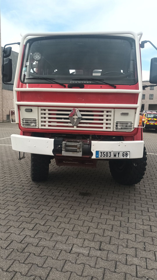 A vendre RENAULT M210 camion pompier feux de forêt - Carro de bombeiro: foto 1 A vendre RENAULT M210 camion pompier feux de forêt - Carro de bombeiro: foto 1