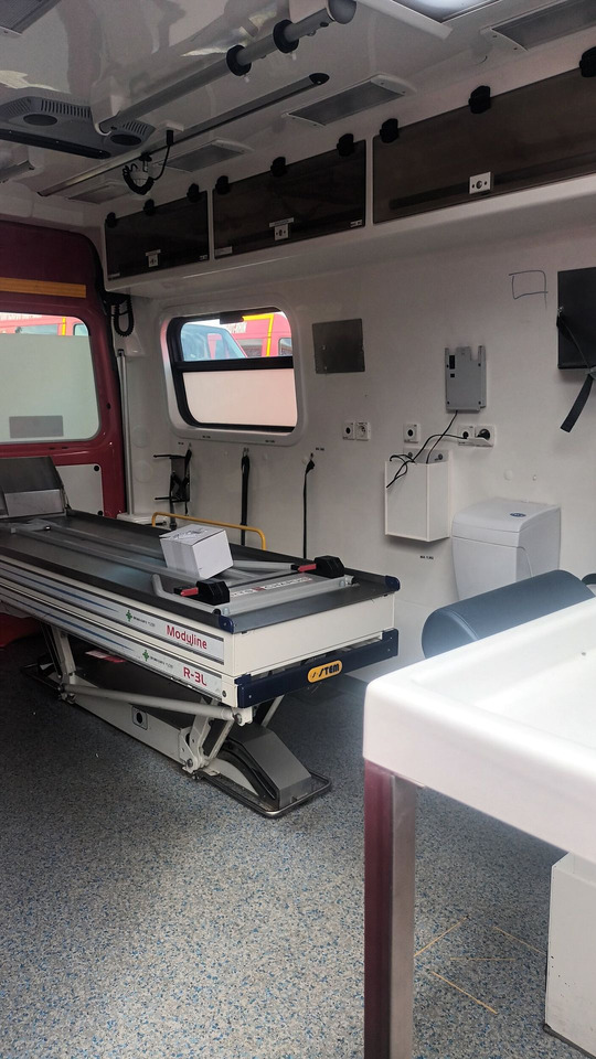 A vendre en l'état RENAULT MASTER 2015. - Ambulância: foto 4 A vendre en l'état RENAULT MASTER 2015. - Ambulância: foto 4