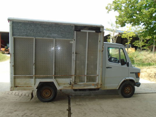Mercedes 307D - Camião transporte de gado: foto 4 Mercedes 307D - Camião transporte de gado: foto 4