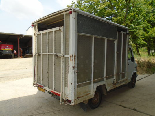 Mercedes 307D - Camião transporte de gado: foto 2 Mercedes 307D - Camião transporte de gado: foto 2
