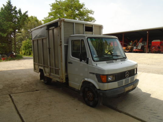 Mercedes 307D - Camião transporte de gado: foto 1 Mercedes 307D - Camião transporte de gado: foto 1