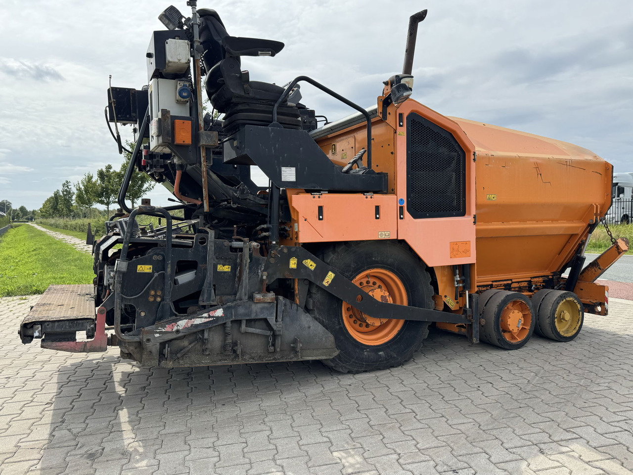 Caterpillar AP300F - Acabadora: foto 1 Caterpillar AP300F - Acabadora: foto 1
