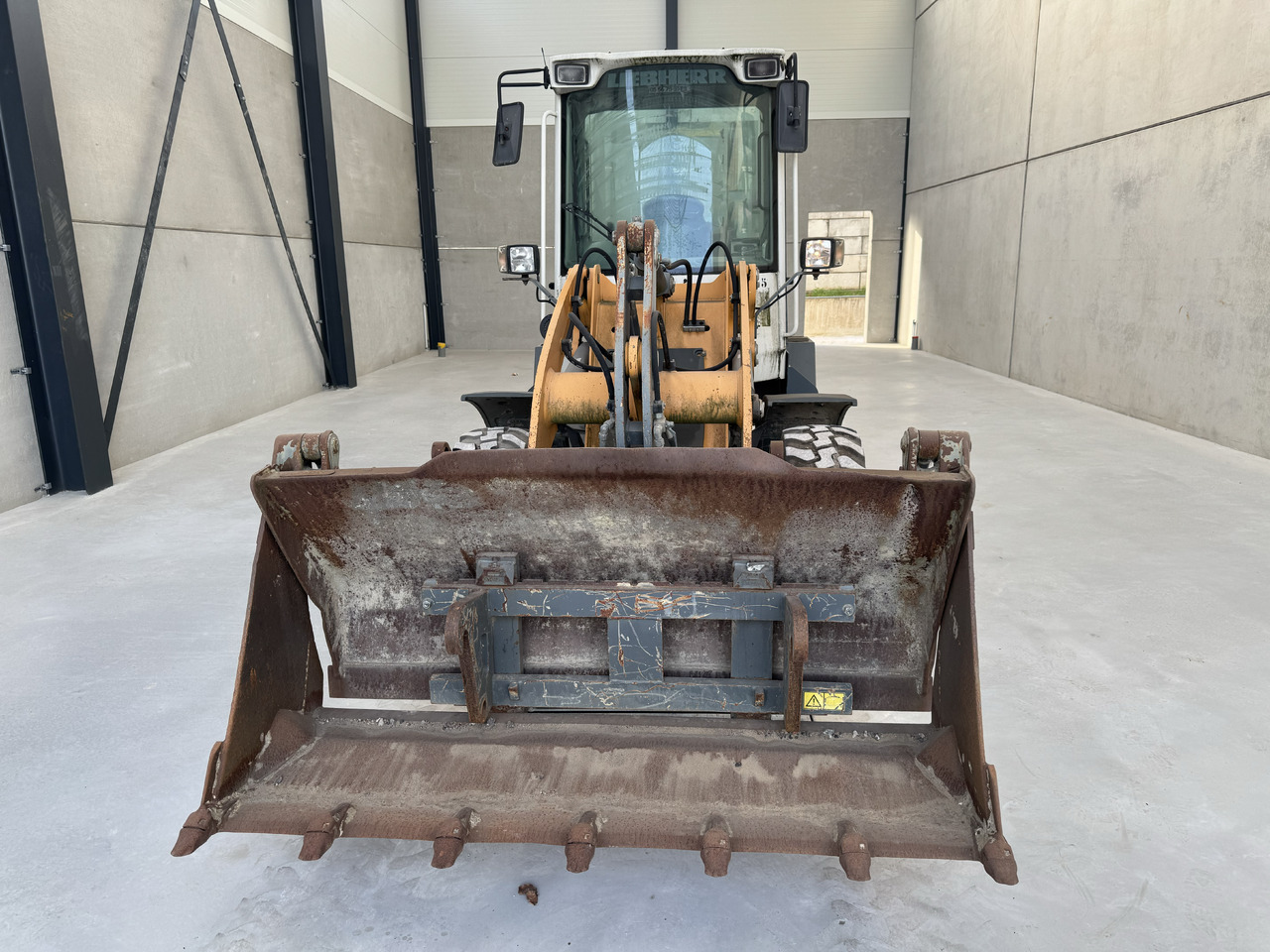 LIEBHERR L 506 - Escavadeira de rodas: foto 2 LIEBHERR L 506 - Escavadeira de rodas: foto 2