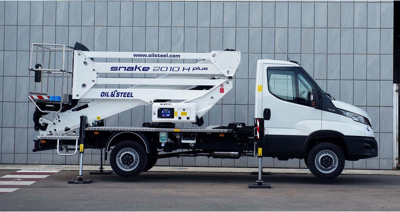 Oil & Steel Snake 2010 HE PLUS Sobre IVECO 35S14 Distancia entre ejes 3750 mm - Plataforma aérea: foto 1 Oil & Steel Snake 2010 HE PLUS Sobre IVECO 35S14 Distancia entre ejes 3750 mm - Plataforma aérea: foto 1