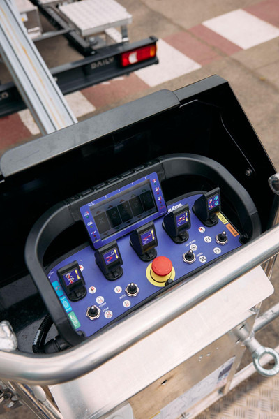 Oil & Steel Snake 26 Sobre IVECO 35S14 Distancia entre ejes 4100 mm - Plataforma aérea: foto 4 Oil & Steel Snake 26 Sobre IVECO 35S14 Distancia entre ejes 4100 mm - Plataforma aérea: foto 4