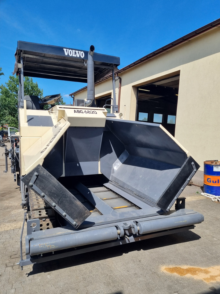 VOLVO TITAN 6820 - Acabadora: foto 4 VOLVO TITAN 6820 - Acabadora: foto 4