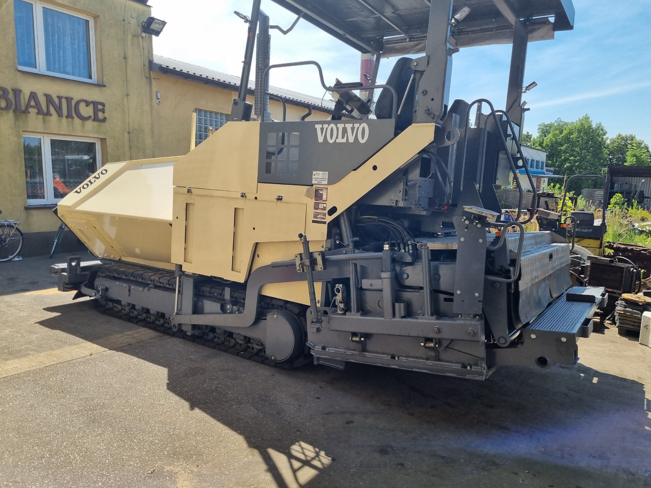 VOLVO TITAN 6820 - Acabadora: foto 1 VOLVO TITAN 6820 - Acabadora: foto 1